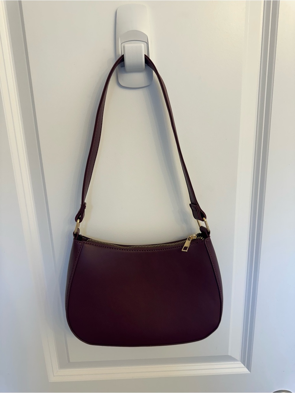 Ardene Minimalist Shoulder Bag in Burgundy